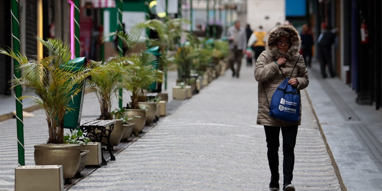 <span  Paulo terá breve impacto de ar frio antes da volta do calor com força</span> <h2  de ar frio derruba a temperatura em São Paulo entre hoje e amanhã antes da volta do calor na segunda-feira </h2>