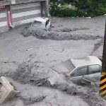 Supertufão faz barragem romper e causa desastre em Taiwan; veja vídeos