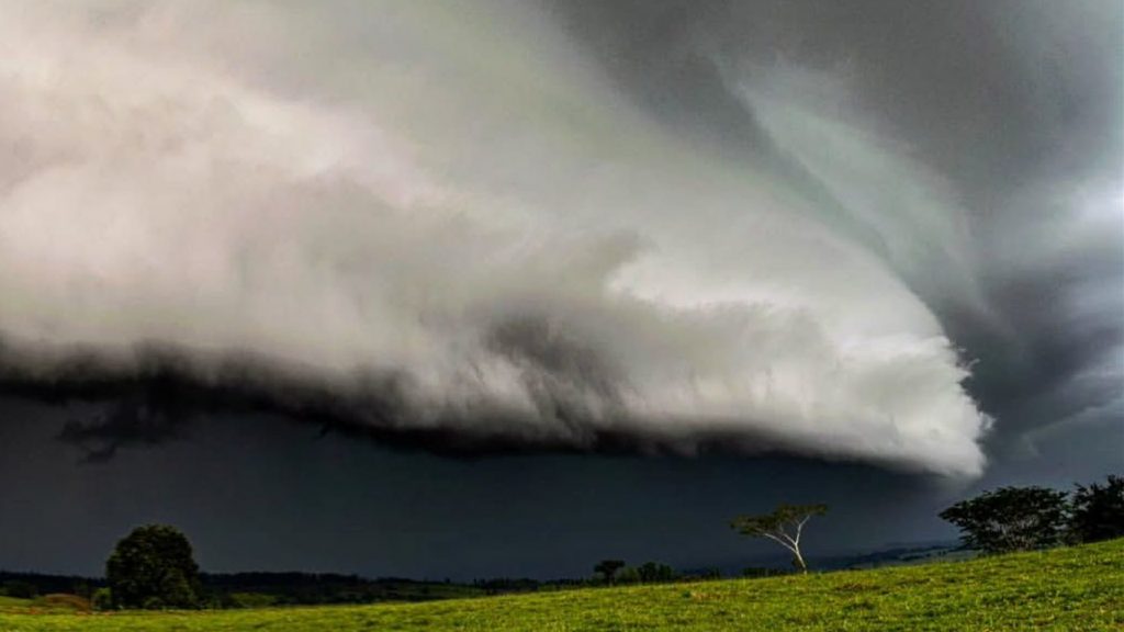 Onda de tempestades com risco até de tornados atingirá vários estados