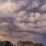 Massa de ar quente começa a se instabilizar com sol, chuva e calor