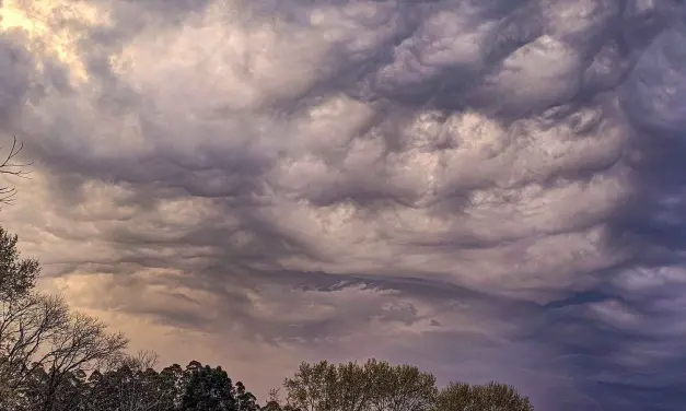 Massa de ar quente começa a se instabilizar com sol, chuva e calor