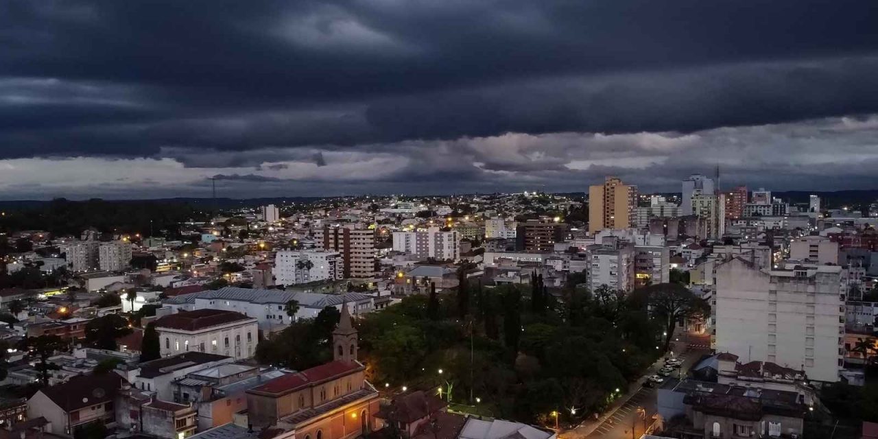 <span class="entry-title-primary">Instabilidade ganha força com chuva em mais cidades e temporais isolados</span> <h2 class="entry-subtitle">Instabilidade ganha força no Rio Grande do Sul nesta quarta-feira com chuva forte e risco de temporais em parte do estado </h2>