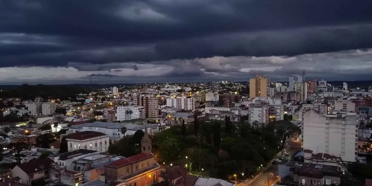 <span class="entry-title-primary">Instabilidade ganha força com chuva em mais cidades e temporais isolados</span> <h2 class="entry-subtitle">Instabilidade ganha força no Rio Grande do Sul nesta quarta-feira com chuva forte e risco de temporais em parte do estado </h2>