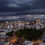 Instabilidade ganha força com chuva em mais cidades e temporais isolados