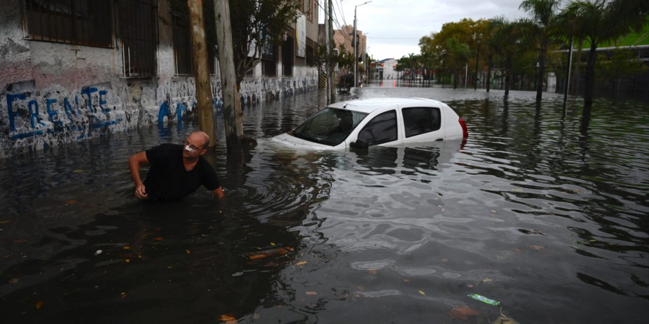<span  alaga Buenos Aires com chuva de um mês em apenas duas horas; confira se vem para cá</span> <h2  excepcionalmente forte atingiu a cidade de Buenos Aires e sua área metropolitana na madrugada de hoje com até 150 mm</h2>