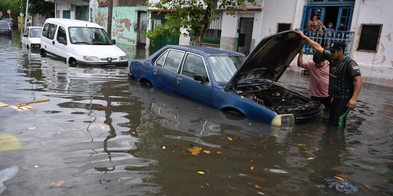 <span  que inunda Buenos Aires é segunda maior em dia de outubro em 119 anos</span> <h2  com volumes extremos na cidade de Buenos Aires tem segundo maior acumulado diário em outubro em mais de um século </h2>