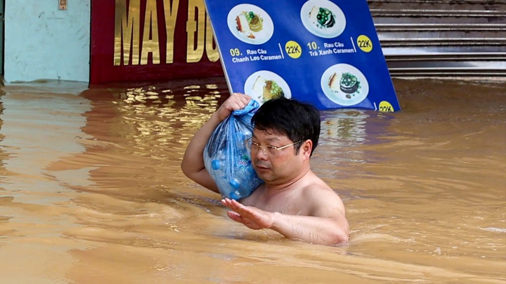 Tufão provoca enchentes devastadoras no Vietnã