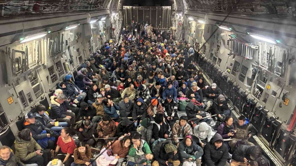 Ciclone devasta região costeira e força megaoperação de resgate nos EUA