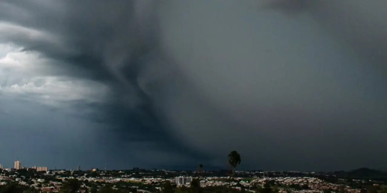 <span class="entry-title-primary">Cenário de alerta por muita chuva e tempestades no começo de novembro</span> <h2 class="entry-subtitle">Começo de novembro será marcado por forte instabilidade entre o Sul, Centro-Oeste e o Sudeste do Brasil por uma baixa pressão </h2>