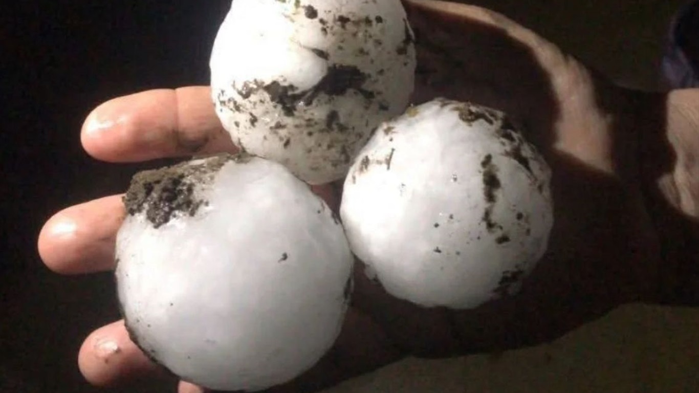 <span class="entry-title-primary">Frente fria traz granizo gigante na Argentina e vento de 152 km/h no Uruguai</span> <h2 class="entry-subtitle">Frente fria que avança para o Brasil provocou tempestades violentas com granizo gigante e vendavais destrutivos na Argentina e Uruguai </h2>