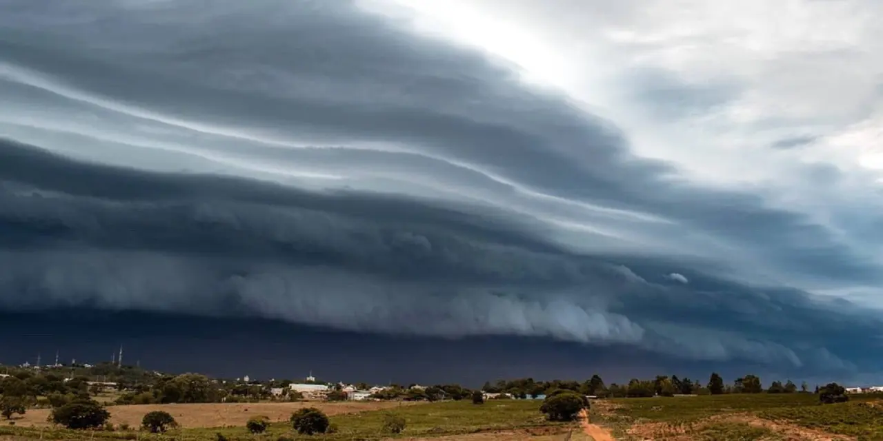 <span class="entry-title-primary">Chuva vai passar de 100 mm em pontos dos três estados do Sul</span> <h2 class="entry-subtitle">Baixa pressão reforça a instabilidade e vai trazer mais um dia com chuva nesta quarta em vários pontos do Sul do Brasil </h2>