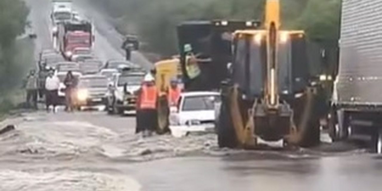 <span class="entry-title-primary">Chuva de até 80 mm em poucas horas traz trastornos no Rio Grande do Sul</span> <h2 class="entry-subtitle">Chuva localmente forte atingiu pontos do Rio Grande do Sul nesta sexta sob massa de ar quente e úmido que cobre o estado </h2>