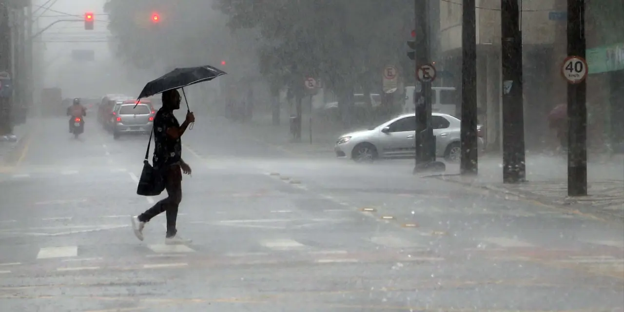 <span class="entry-title-primary">Sul do Brasil será atingido por chuva frequente nos próximos dias</span> <h2 class="entry-subtitle">Instabilidade persistente sobre o Sul trará dias seguidos com registro de chuva e garoa nos estados da região </h2>