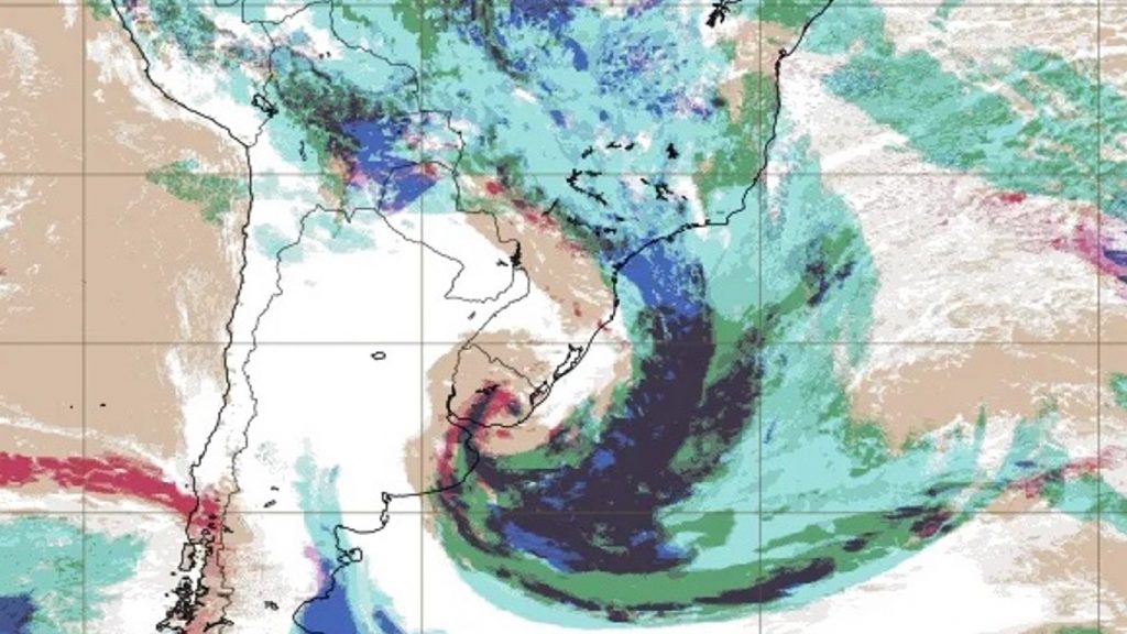 Ciclone vai provocar chuva forte, vento e tempestades em vários estados