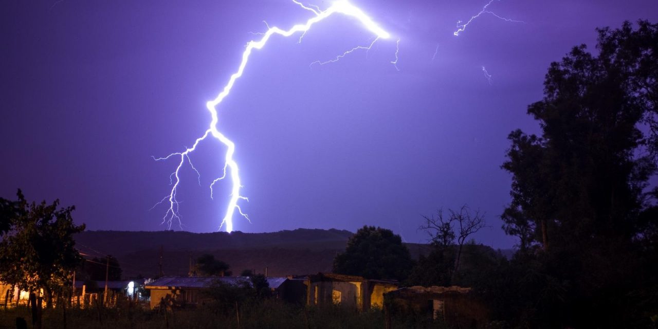 <span class="entry-title-primary">Ciclone e frente fria: o que esperar de chuva, vento e tempestades</span> <h2 class="entry-subtitle">Frente fria associada a um ciclone vai mudar o tempo neste começo de semana no Sul, Centro-Oeste e o Sudeste </h2>