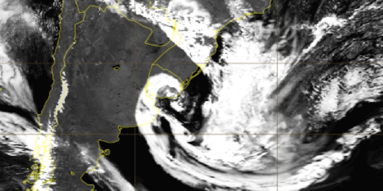 <span class="entry-title-primary">Sol, ciclone e vento na segunda após vendavais e granizo do domingo</span> <h2 class="entry-subtitle">Ciclone traz dia de vento nesta segunda depois de um domingo de instabilidade com chuva, granizo e vendavais no estado </h2>