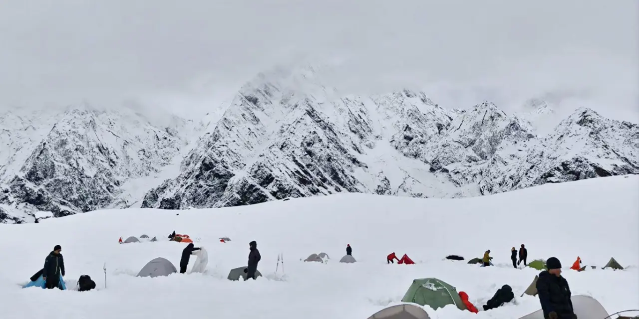 <span class="entry-title-primary">Por que foi incomum a nevasca que isolou centenas no Everest</span> <h2 class="entry-subtitle">Tempestade de neve incomum isolou centenas de alpinistas na base do Monte Everest e exigiu operação de resgate </h2>