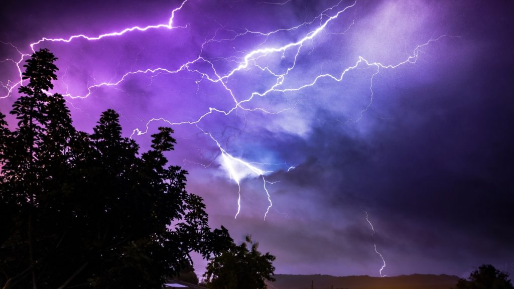Frente fria vai mudar o tempo com chuva forte e temporais com vendavais