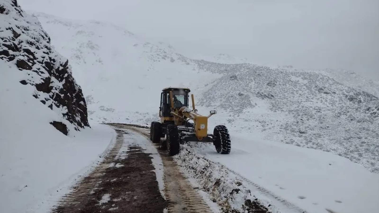 <span class="entry-title-primary">Grande massa de ar frio avança pelo interior da América do Sul com neve e gelo</span> <h2 class="entry-subtitle">Massa de ar frio avança com neve e gelo pela Argentina e ingressa no Brasil entre esta terça e quarta com queda de temperatura </h2>