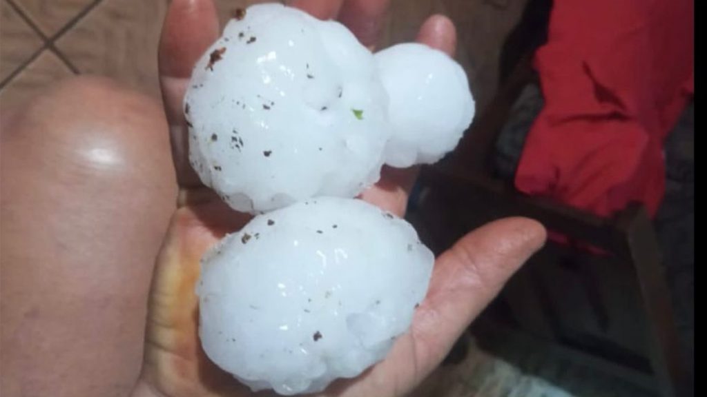 Cidades gaúchas avaliam estragos após vendavais e até granizo grande