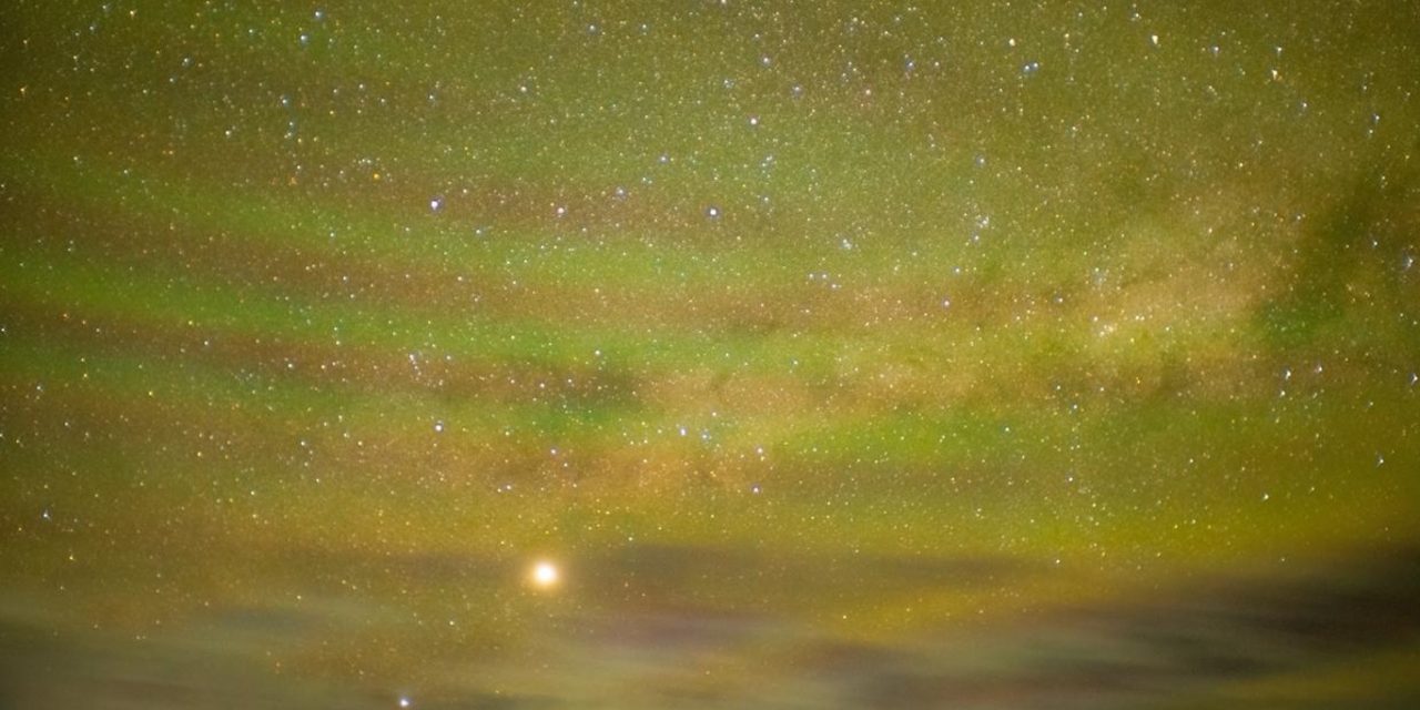 <span class="entry-title-primary">Fotógrafo faz raro registro no Brasil de ondas de gravidade em tempestade</span> <h2 class="entry-subtitle">Fotográfo especializado em astrofotografia consegiu captar em plena noite ondas de gravidade associadas a uma tempestade</h2>