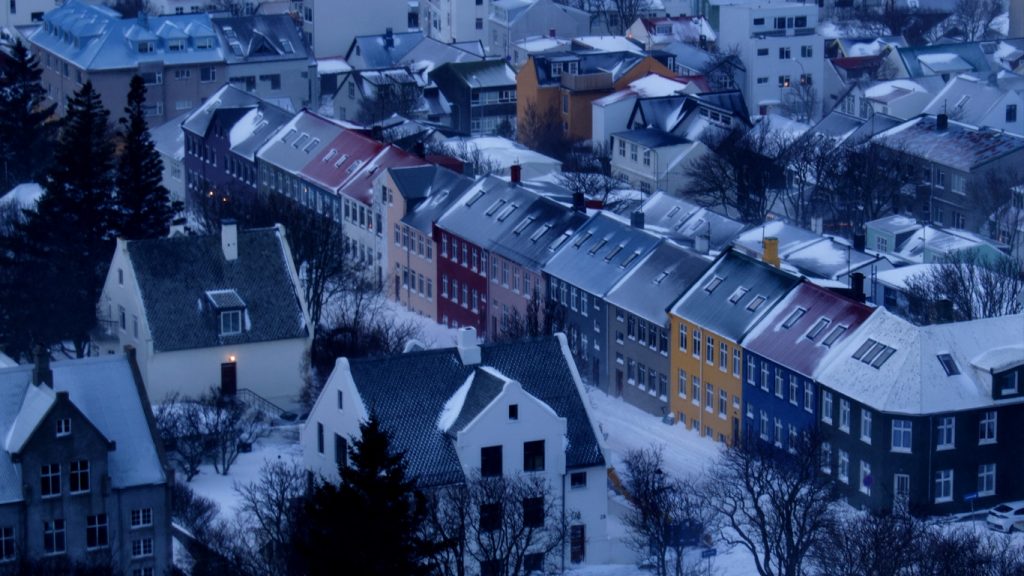 Nevasca incomum bate recorde de um século na gelada Islândia