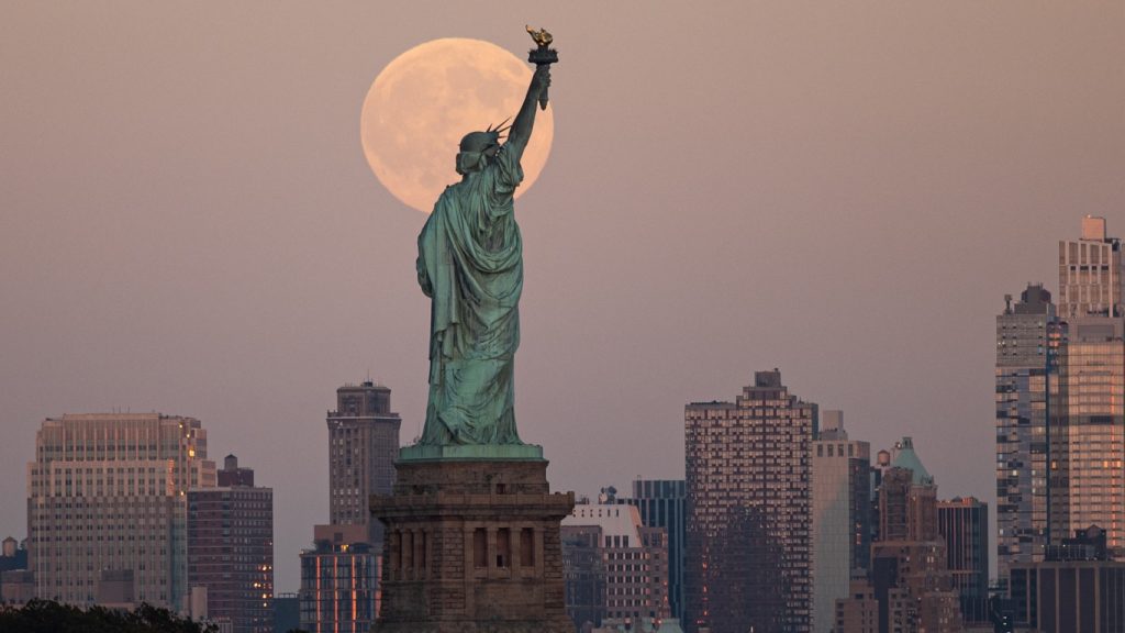 Que história é essa que a Terra terá uma segunda lua? Astrônimos explicam!