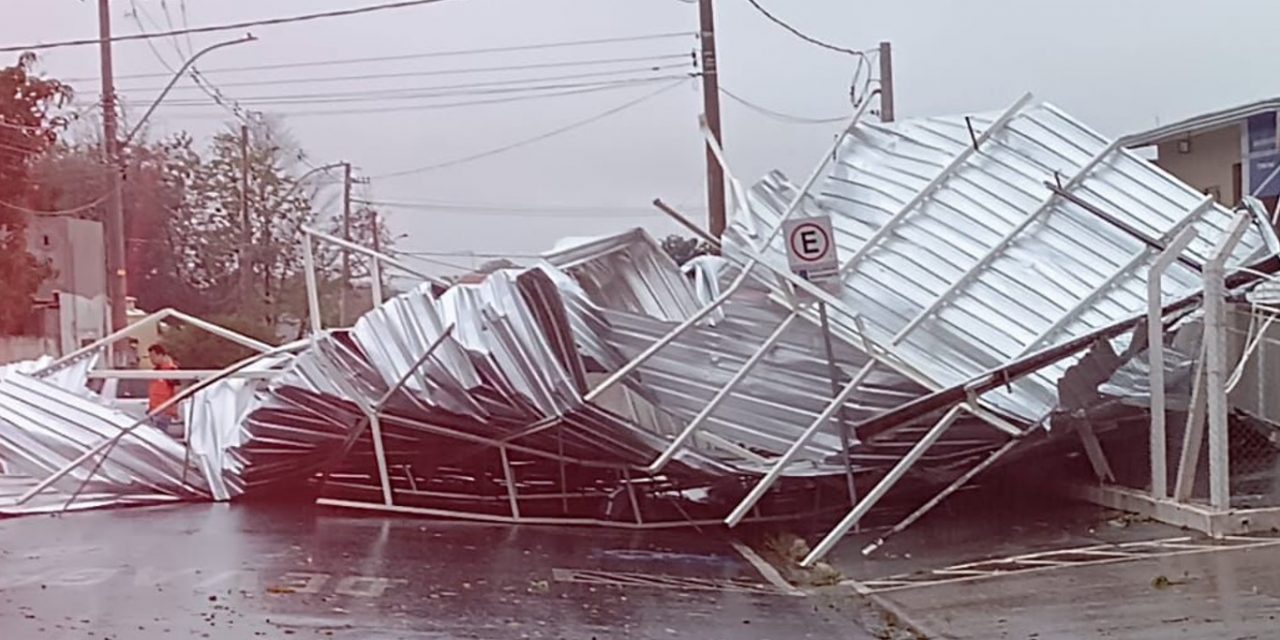<span class="entry-title-primary">Vento de até 100 km/h provoca estragos e deixa feridos no Sul e Sudeste</span> <h2 class="entry-subtitle">Vento muito forte atingiu neste sábado principalmente os estados de Santa Catarina e São Paulo com danos e feridos </h2>