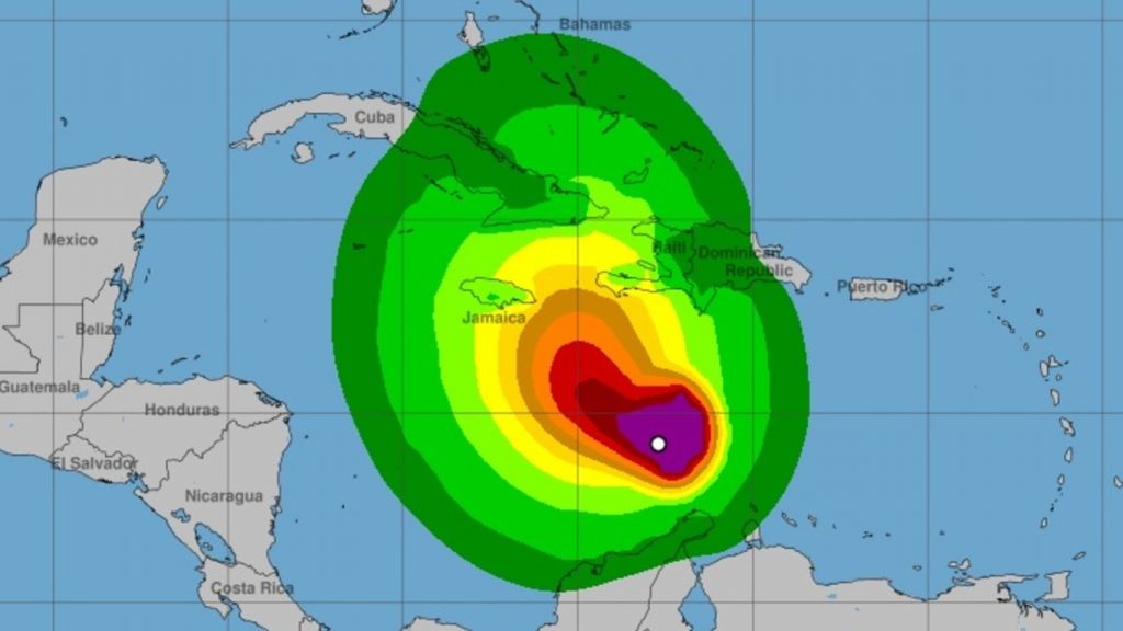 Ameaça de furacão gera alerta total no Caribe