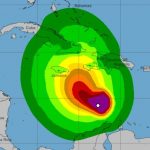 Ameaça de furacão gera alerta total no Caribe