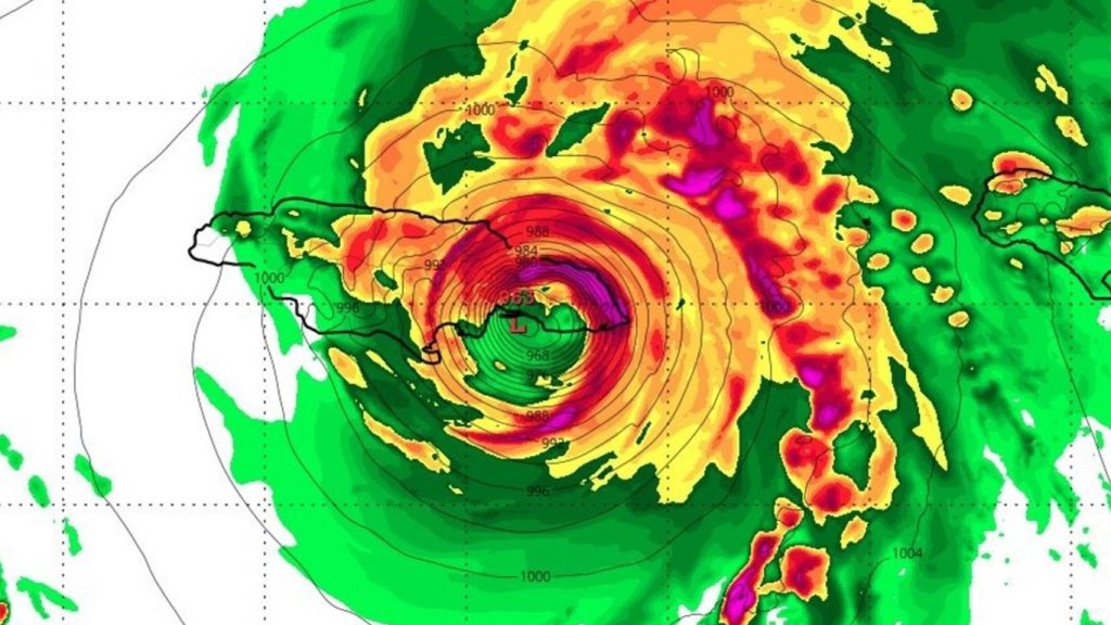 Meteorologistas perdem o sono com previsão “impossível” de violento furacão
