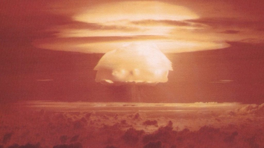 Por que não se usa bomba atômica para tentar parar um furacão