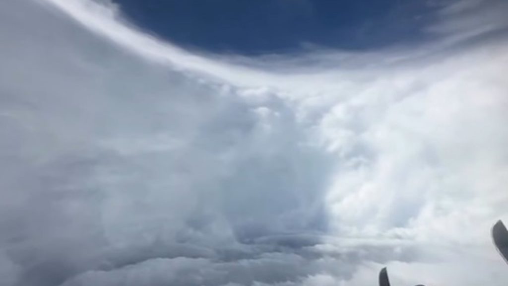 O que meteorologistas encontraram no olho do furacão monstro no Caribe; veja vídeo