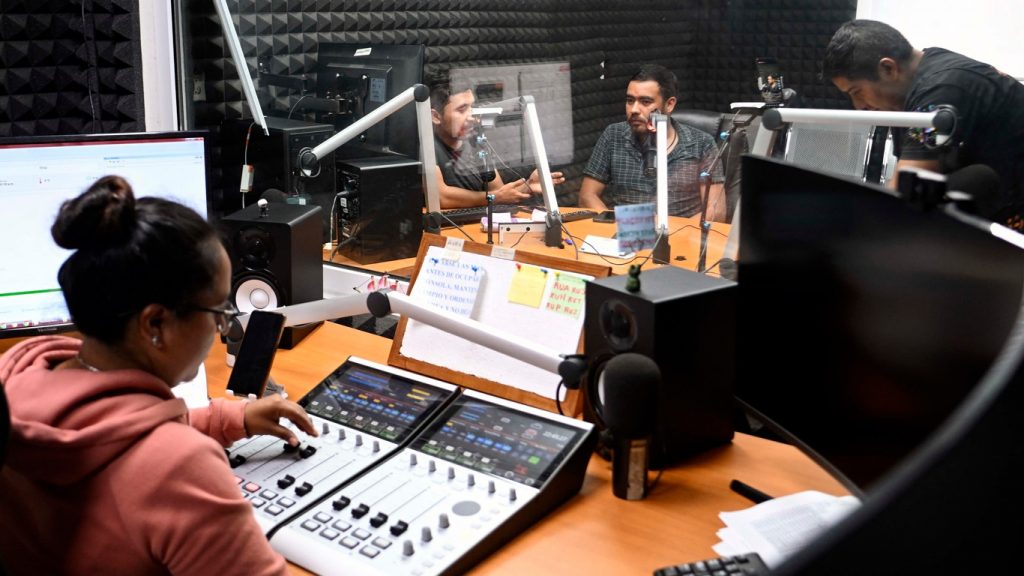 Como o rádio salvou vidas na enchente gaúcha e agora no desastre do México