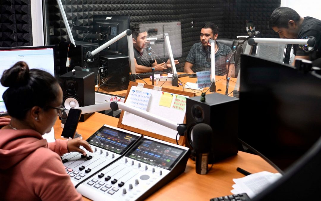Como o rádio salvou vidas na enchente gaúcha e agora no desastre do México Rádio se transforma no principal meio de informação e orientação quando os serviços colapsam em desastre naturais