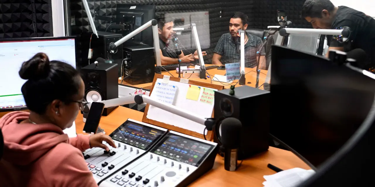 <span class="entry-title-primary">Como o rádio salvou vidas na enchente gaúcha e agora no desastre do México</span> <h2 class="entry-subtitle">Rádio se transforma no principal meio de informação e orientação quando os serviços colapsam em desastre naturais </h2>