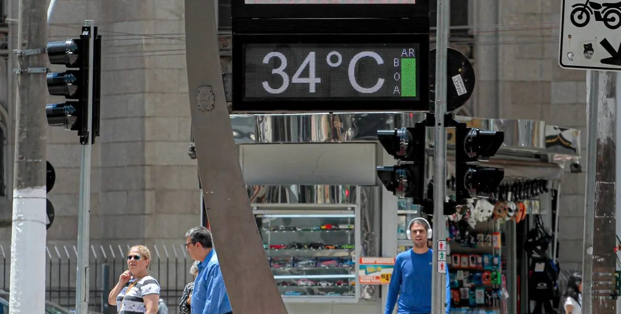 <span class="entry-title-primary">Cidade de São Paulo terá intenso calor nos próximos dias</span> <h2 class="entry-subtitle">Massa de ar muito quente vai avançar do interior paulista para a cidade de São Paulo e trazer intenso calor no começo da semana</h2>