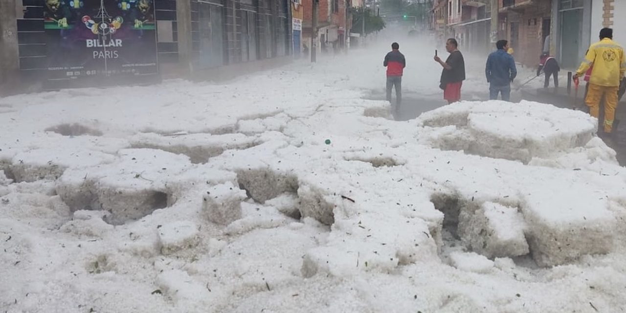 <span class="entry-title-primary">Feroz tempestade de granizo cobre cidade de gelo; veja as imagens</span> <h2 class="entry-subtitle">Enorme tempestade de granizo na tarde de ontem cobriu a cidade boliviana de Tarija com imagens impressionantes </h2>