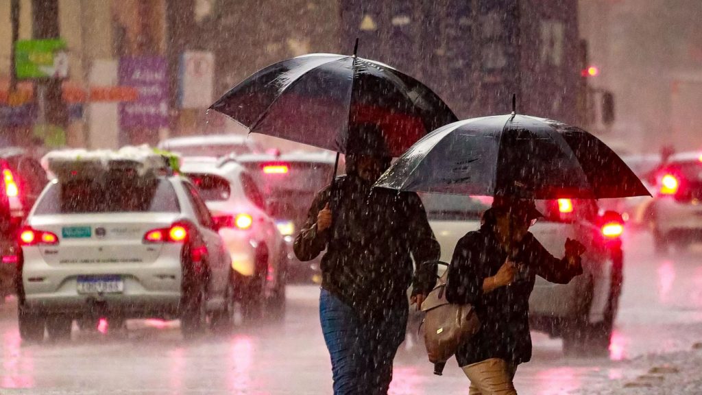 Chuva avança pelos três estados do Sul do Brasil nesta sexta-feira