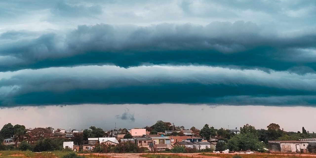 <span class="entry-title-primary">Temporais com vento e granizo atingem Sul do Brasil e deixam estragos</span> <h2 class="entry-subtitle">Temporais com vento forte e queda isolada de granizo atingiram os estados do Sul durante as últimas horas </h2>