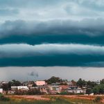 Temporais com vento e granizo atingem Sul do Brasil e deixam estragos