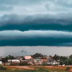 Temporais com vento e granizo atingem Sul do Brasil e deixam estragos