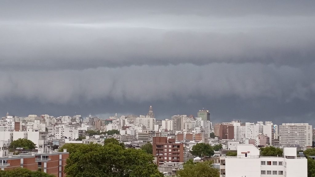 Uruguai emite alerta de tempestade severas que chegarão ao Sul do Brasil