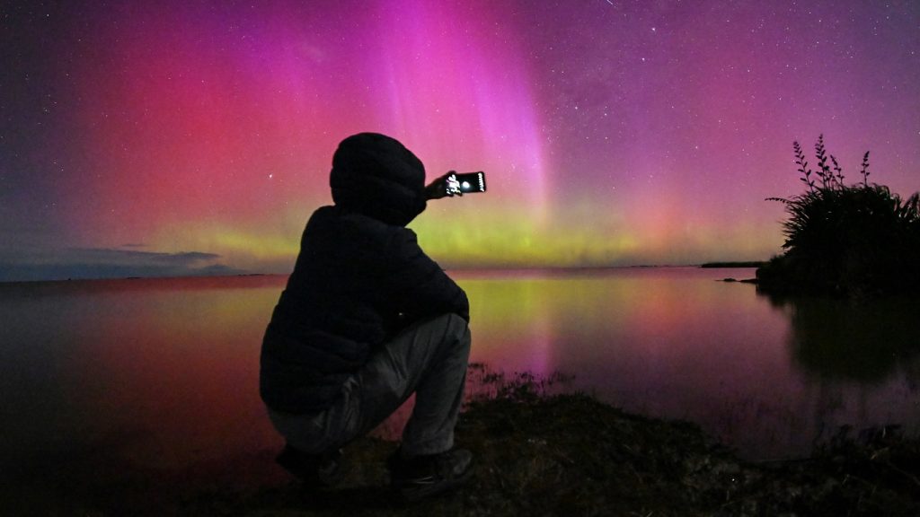NASA registra grande explosão no Sol voltada para a Terra