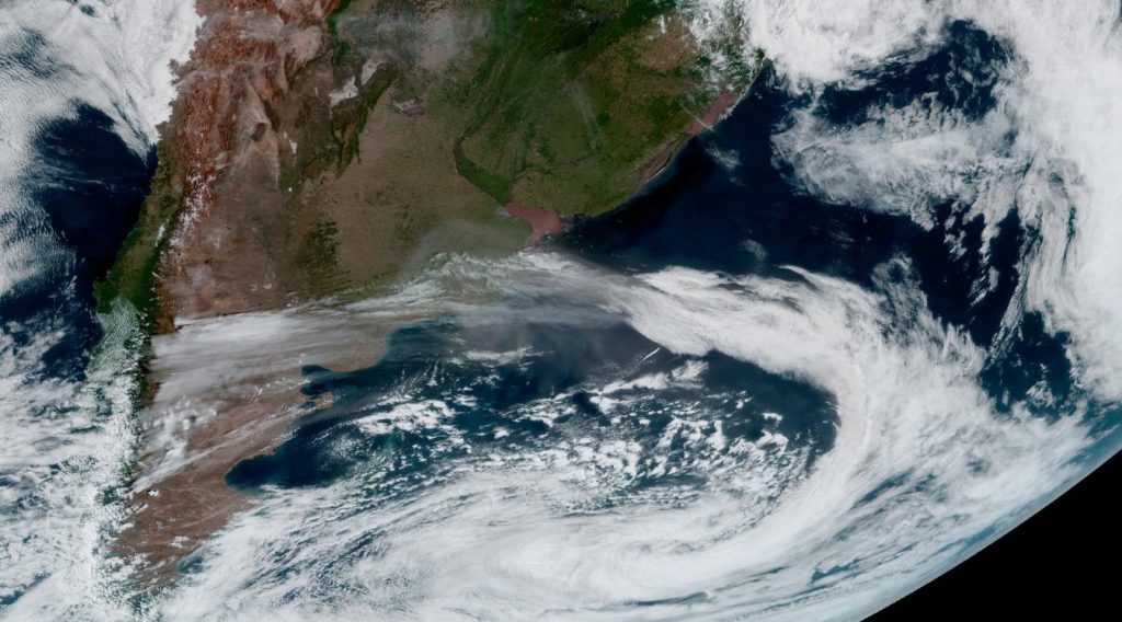 Ciclone poderoso gera nuvem de poeira que já alcança Buenos Aires