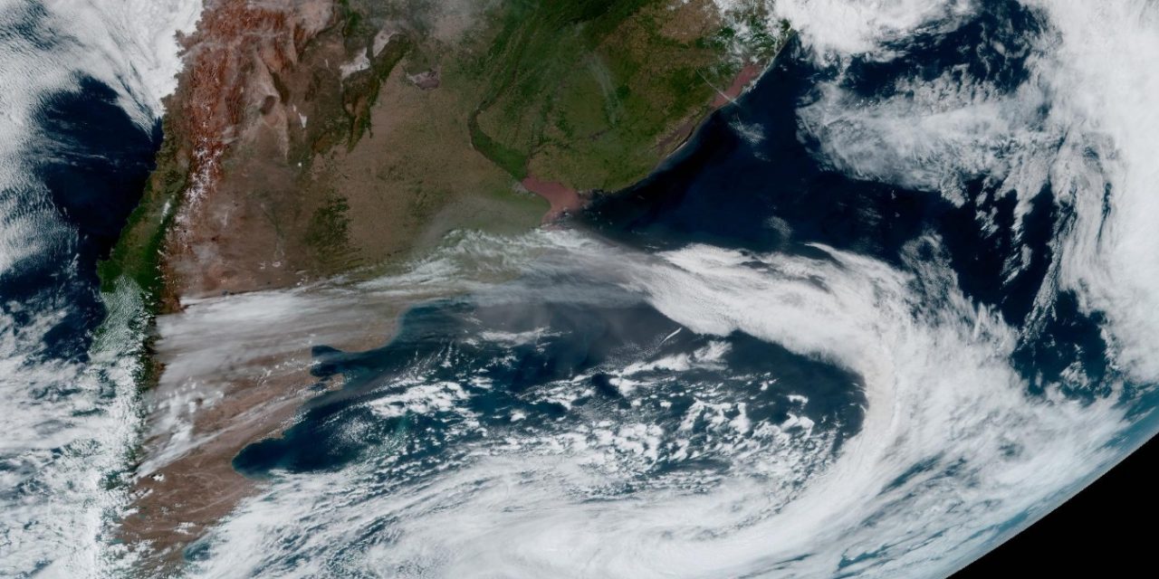 <span class="entry-title-primary">Ciclone poderoso gera nuvem de poeira que já alcança Buenos Aires</span> <h2 class="entry-subtitle">Vento de 150km/h ou mais sobre a Patagônia ontem pelo poderoso ciclone levantou uma grande nuvem de poeira </h2>