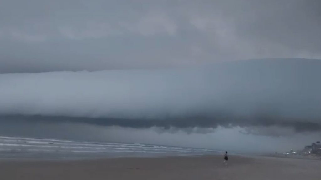Frente fria avança sábado pelo Sul após calor de 36ºC e formar nuvem rolo