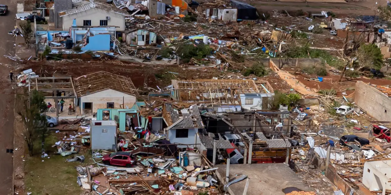 <span class="entry-title-primary">Sobe o número de mortos pelos tornados no PR; ciclone deixou 9 vítimas no Sul</span> <h2 class="entry-subtitle">Autoridades do Paraná confirmaram hoje mais uma fatalidade e subiu para 9 o número de mortos pelo ciclone no Sul do Brasil</h2>