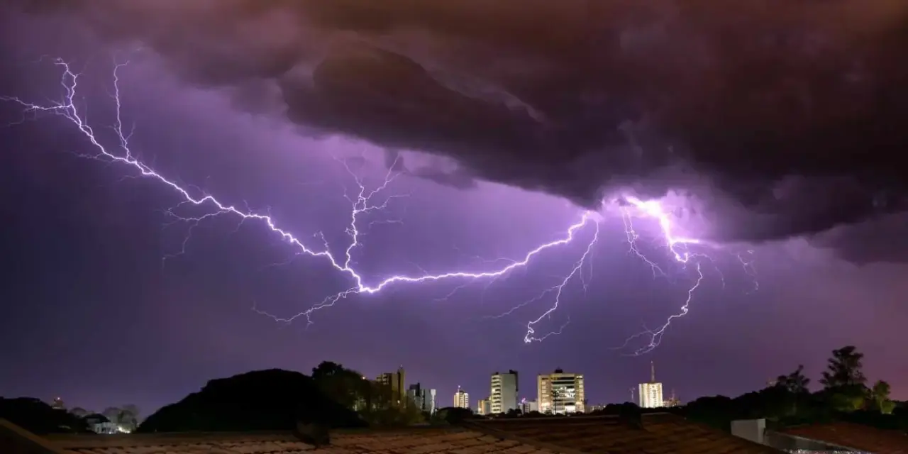 <span class="entry-title-primary">Chuva avança pelo Sul do Brasil neste domingo com altos volumes e temporais</span> <h2 class="entry-subtitle">Cenário de alerta de intensa instabilidade neste domingo de Finados no Sul do Brasil com chuva forte a intensa e temporais </h2>