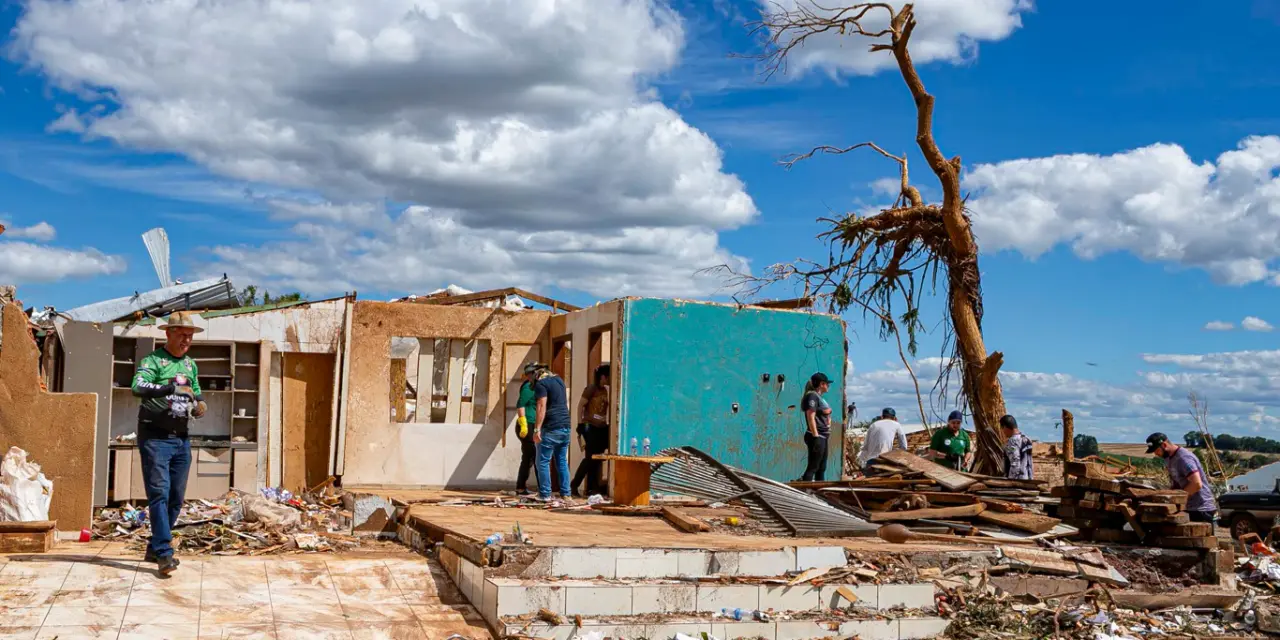 <span class="entry-title-primary">Previsão do tempo perfeita não teria impedido desastre dos tornados</span> <h2 class="entry-subtitle">Leia artigo do nosso meteorologista Luiz Fernando Nachtigall sobre o sistema de alertas de tornados e como o desastre no Paraná era inevitável </h2>